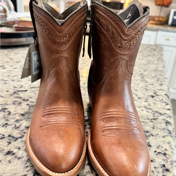 Ariat Tan Leather Cowboy Boots - Picture 1 of 7